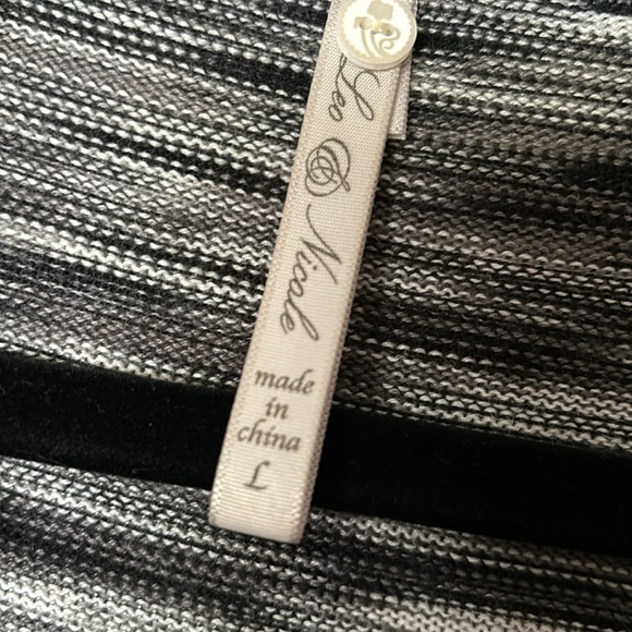 LEO & NICOLE SWEATER - Picture 3 of 6